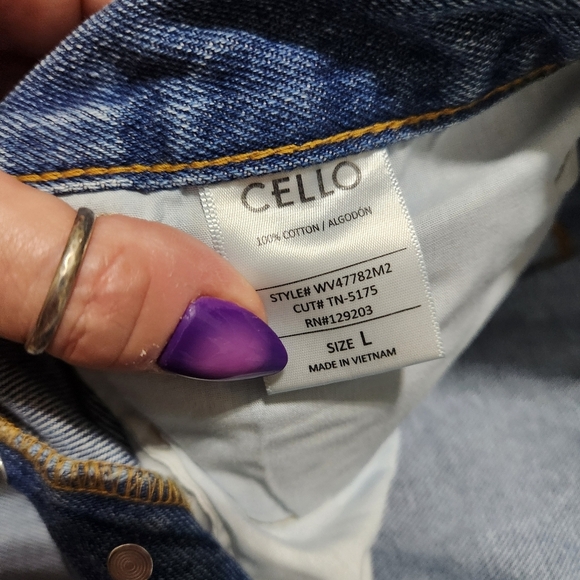 Vici Cello Jean Shorts - Picture 5 of 5